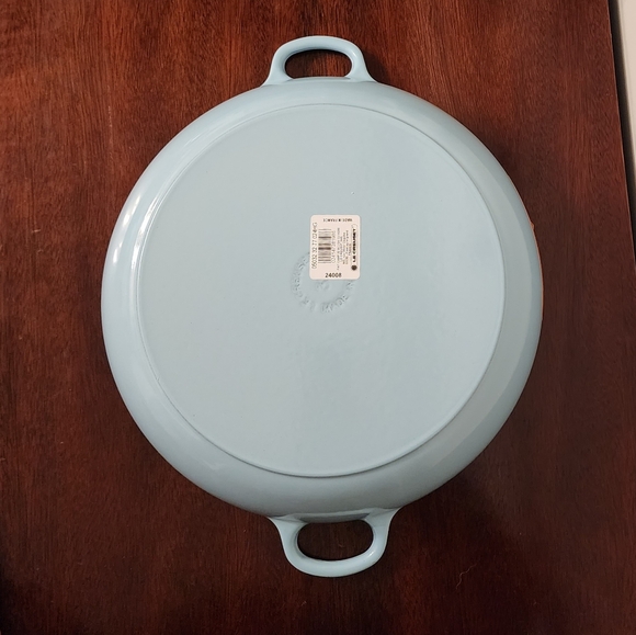 NEW!! Le Creuset Dutch oven - Picture 4 of 7